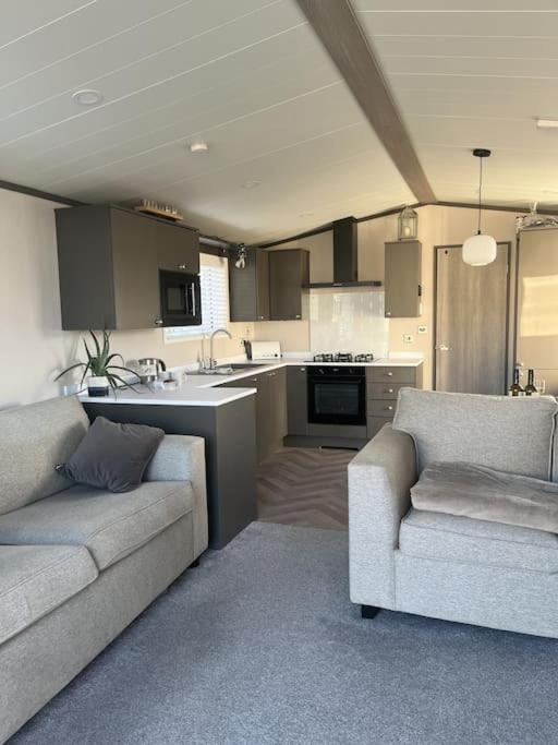 2 Bedroom Villa - Lakeside Holiday Park Merston Exteriér fotografie