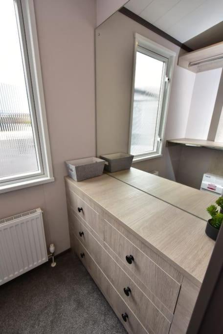 2 Bedroom Villa - Lakeside Holiday Park Merston Exteriér fotografie